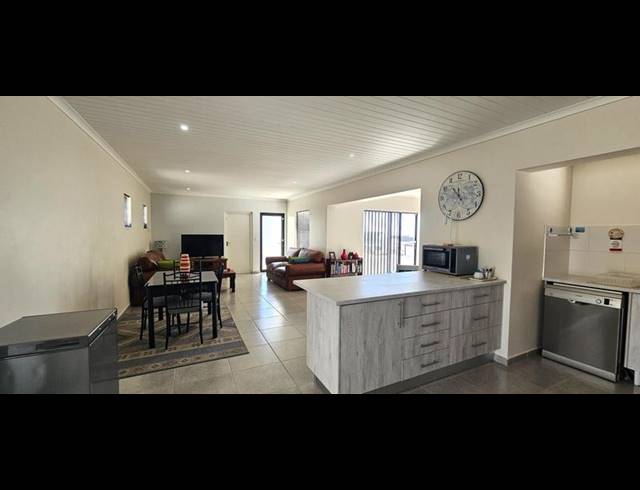 2 BEDROOM HOUSE FOR SALE IN HARBOUR LIGHTS